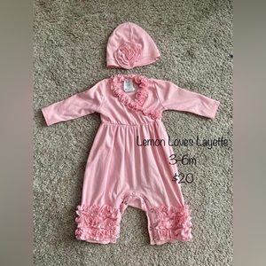 Lemon loves layette outfit with hat